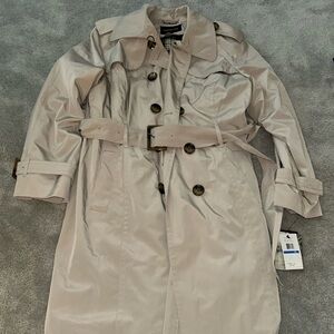 Women  London fog trench coat  with tags
Zip Out Liner